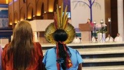 Foto tirada durante 'Celebração do Rito de Instituição do Ministério de Catequista, em Aparecida (SP) - 2024. A esquerda Maria Izabel Costa - Catequista da Diocese de Castanhal (PA) A direita Deolinda Melchior da Silva, do povo Macuxi (Roraima), primeira catequista indigena da Amazônia. Foto ASCOM - CNBB