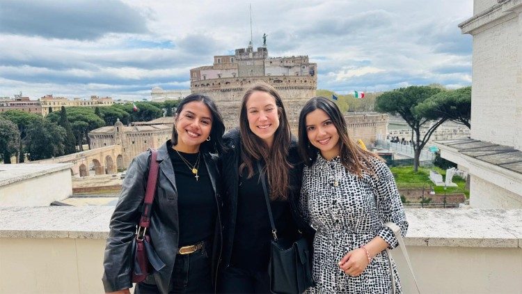 De izquierda a derecha:  Sof&iacute;a Rivera,  Melisa del Valle  y Mar&iacute;a Jos&eacute; Morales