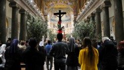 2026.04.01 Veglia per i martiri contemporanei presso Santa Maria in Trastevere, presieduta dal cardinale Claudio Gugerotti, prefetto del Dicastero per le Chiese orientali.