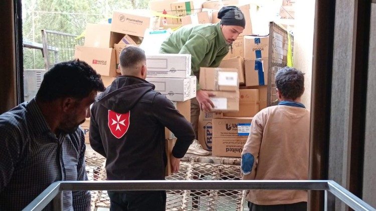 Envoi de stocks de m&eacute;dicaments et distributions de besoins de premi&egrave;re n&eacute;cessit&eacute; aldans le village de Rmeich