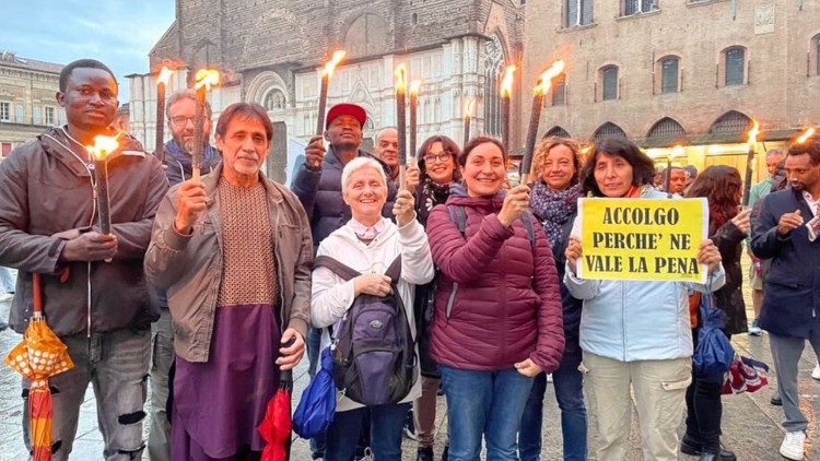 Manifestação em Bolonha: a Vida Consagrada ao acompanhar os migrantes