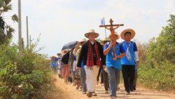 Camboja, peregrinação dos jovens pela reconciliação e paz