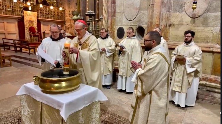 Kard. Pizzaballa wskazał, że B&oacute;g odsuwa wszystkie nasze kamienie, kiedy jeszcze panują ciemności