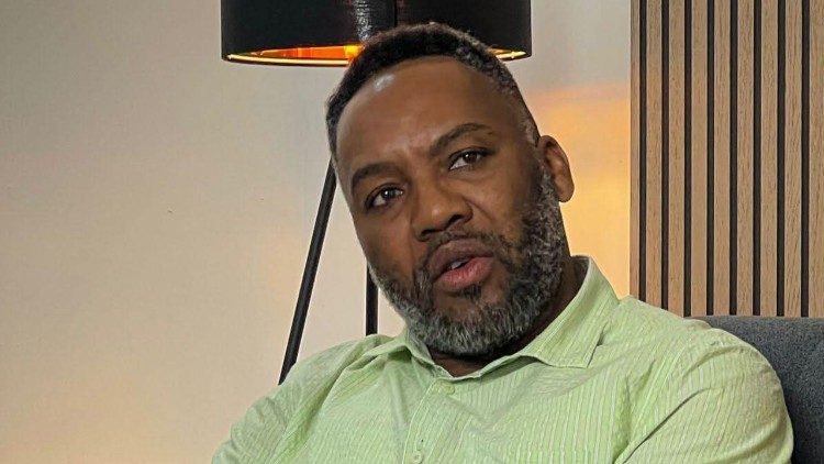 O fil&oacute;sofo angolano Albino Pakisi