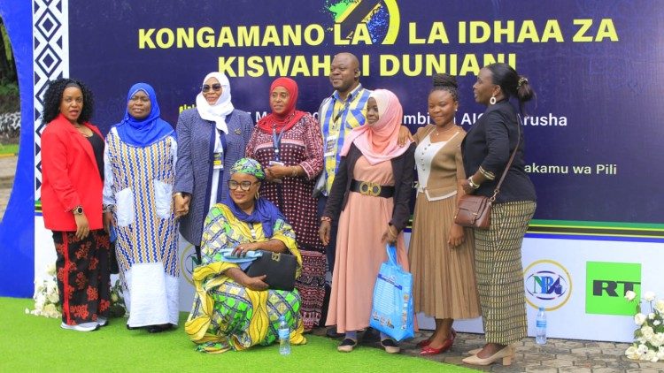 Baadhi ya washiriki wa kongamano wakiwa kwenye picha ya pamoja