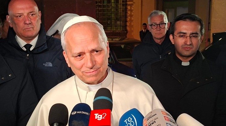 Papež Lev XIV. při setkání s novináři v Castel Gandolfu, v úterý 7. dubna 2026