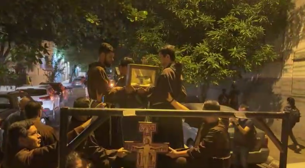 La procesi&oacute;n en procesi&oacute;n de la urna de cristal desde la Catedral Metropolitana hasta el templo de San Francisco de As&iacute;s