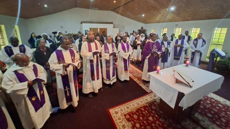 Celebra&ccedil;&atilde;o da Eucaristia durante a confer&ecirc;ncia anual dos l&iacute;deres religiosos, em Lumko, Joanesburgo, &Aacute;frica do Sul