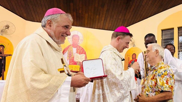 Serafino Piras homenageado com a Medalha Pro Ecclesia et Pontifice