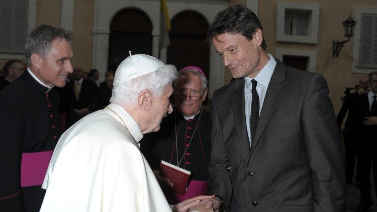 Christof M&uuml;ller 2013 mit dem damaligen Papst Benedikt XVI., einem F&ouml;rderer des Augustinus-Forschungszentrums