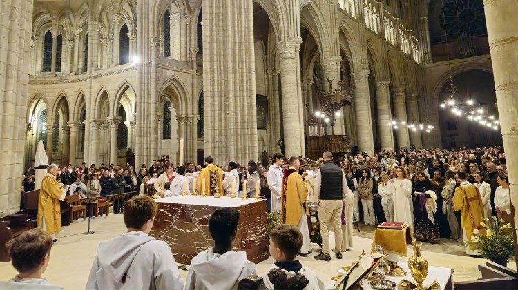 Křest dospěl&yacute;ch v katedr&aacute;le v Soissons