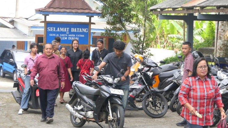 Muslim youths assist in organising vehicles for Catholic worshippers attending the Easter Mass, a quiet yet meaningful gesture of interfaith solidarity.