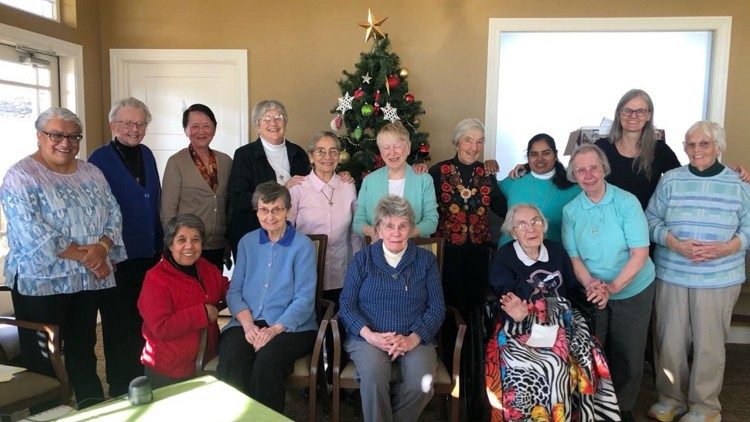 Suor Kakali con la comunit&agrave; di Suore Ausiliatrici di Chicago (foto realizzata da una Suora Ausiliatrice)