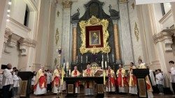 Un momento della visita in Ucraina di padre Miguel Marquez Calle