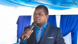 Padre Cantífula de Castro, escritor, jornalista e docente da arquidiocese de Nampula (Moçambique)