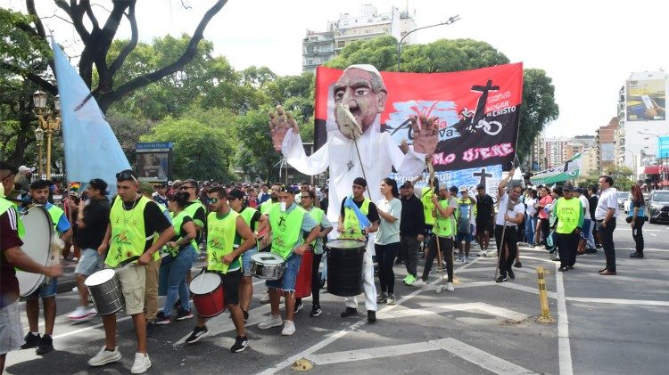 Comenzaron en Buenos Aires los actos para recordar la figura del Papa Francisco (© Enrique Cangas)