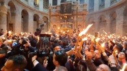 2Ceremonia Świętego Ognia w Bazylice Grobu Bożego w Jerozolimie