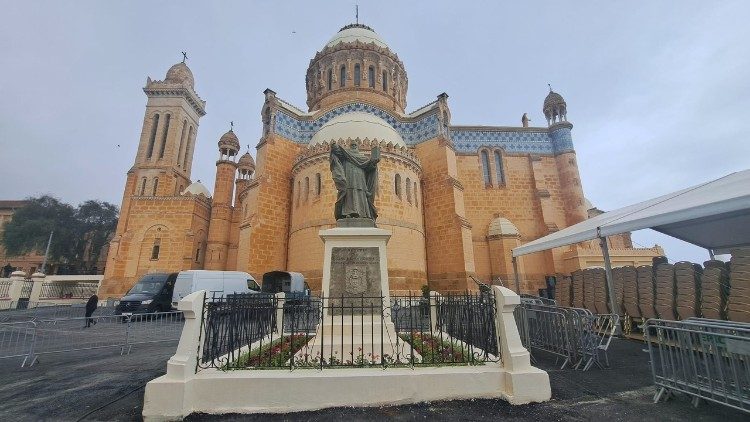 Argel &agrave; espera do Papa