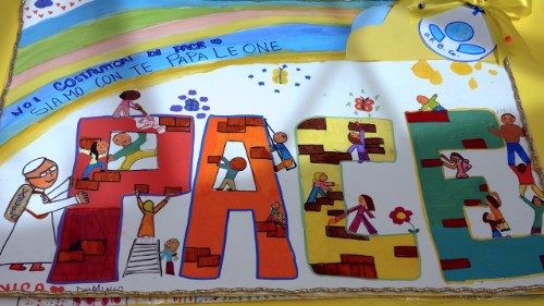 &laquo;&iexcl;Estamos contigo!&raquo;, el regalo al Papa de los peque&ntilde;os del Bambino Ges&ugrave;