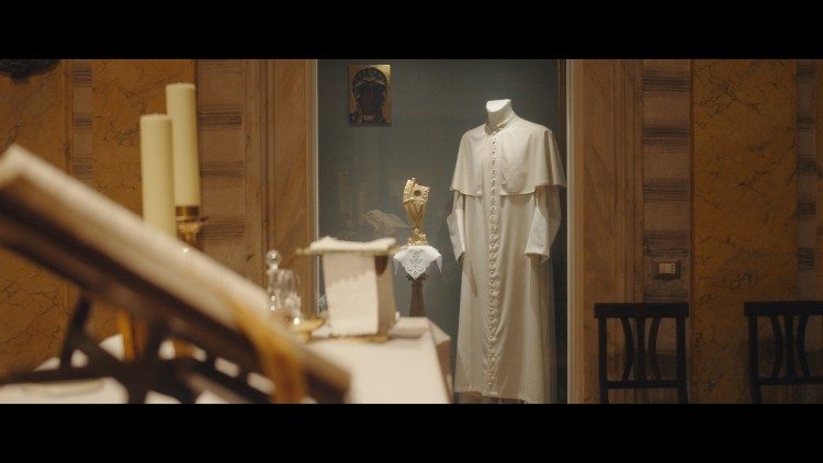 Narracja filmu oparta jest na miejscach szczeg&oacute;lnie związanych z obecnością Maryi i życiem Papieża (Rafael Film)