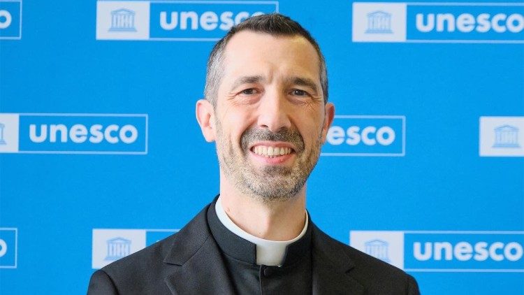 Mons. Roberto Campisi