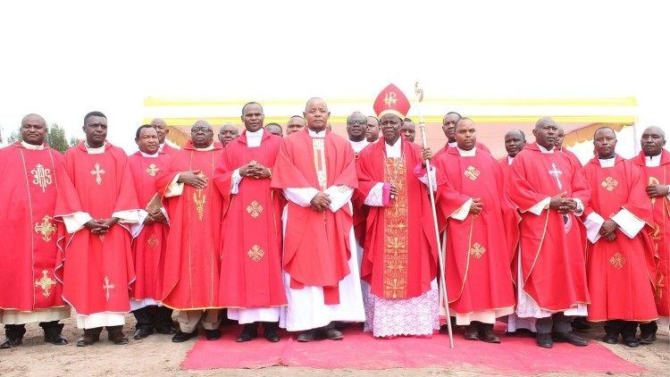 Askofu Mfumbusa aliwekeza sana katika elimu, ustawi na maendeleo ya wengi