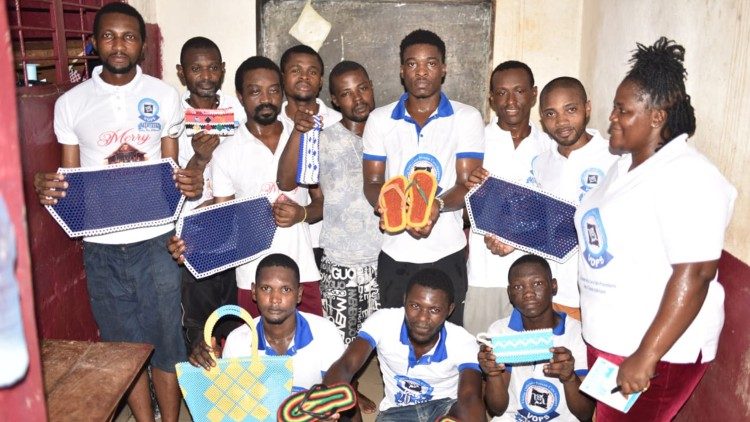 Formation et r&eacute;insertion des ex-d&eacute;tenus.