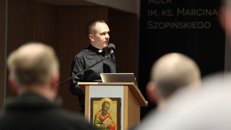 Podczas konferencji zaprezentowano książkę dr. Dominika Borka „Dokumentacja w prowadzeniu ruchu pielgrzymkowego. Zagadnienia administracyjnoprawne” (ks. Jakub Oczkowicz)