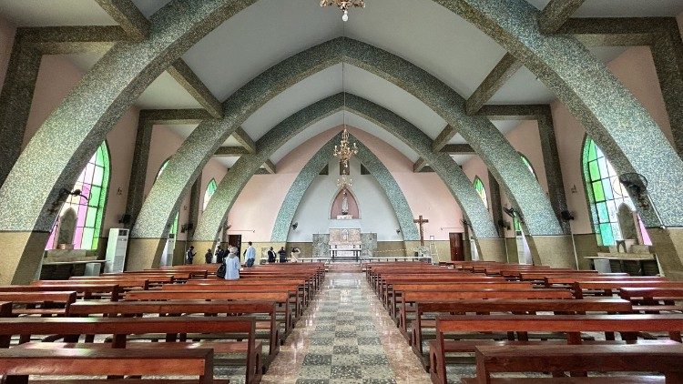 Interior da Igreja Nossa Senhora de F&aacute;tima - Luanda