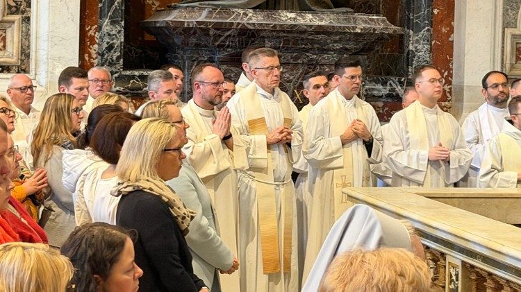 Dzisiejszą Mszę św. koncelebrowało ok. 60 kapłan&oacute;w