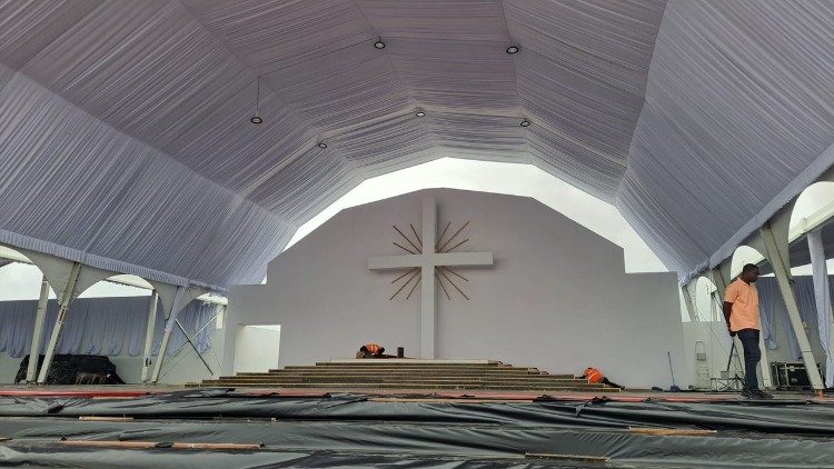 Kilamba, o altar, onde o Papa celebrar&aacute; a Missa -, a ser ultimado 