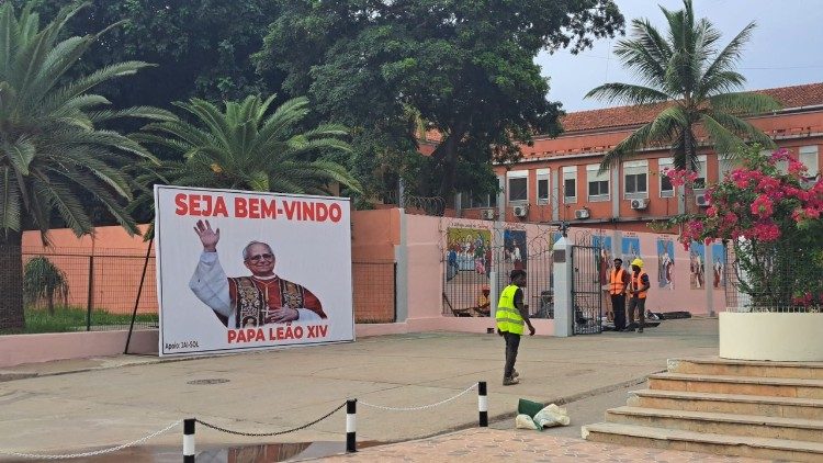 Preparativos na Par&oacute;quia Nossa Senhora de F&aacute;tima