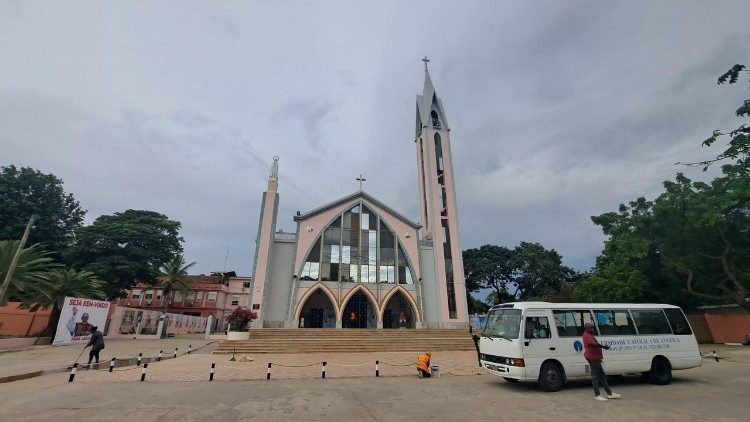 2026.04.16 Angola, Luanda, Attesa Papa
