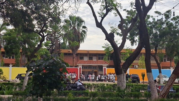 A Escola S&atilde;o Domingos, dos Frades Capuchinhos, no bairro Nelita Soares