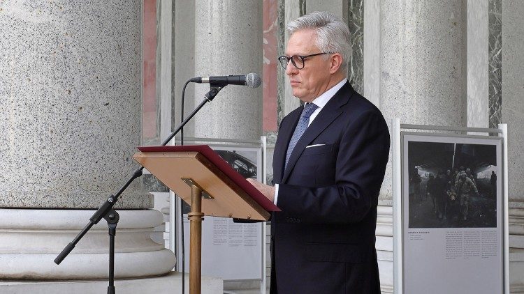 W otwarciu wystawy udział wzięło wielu ambasador&oacute;w przy Watykanie