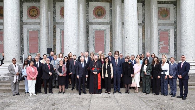 Uczestnicy wernisażu wystawy