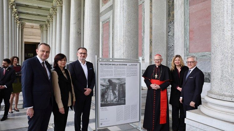 Inauguracja wystawy fotograficznej „Oczy wojny” 