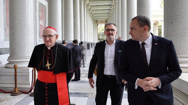 Kard. Harvey zapewnił, że bazylika będzie gościć wystawę polskich fotografik&oacute;w na pewno do końca maja