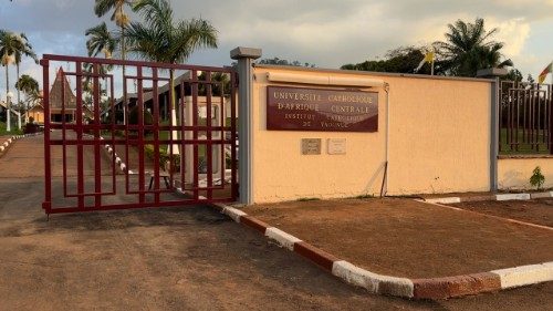 L&eacute;on XIV &agrave; l'UCAC, symbole acad&eacute;mique d'unit&eacute; dans la diversit&eacute;