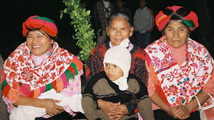 A riqueza e a beleza das m&uacute;sicas, da dan&ccedil;a, dos trajes tradicionais, dos costumes, da gastronomia, da paisagem, da simpatia, da f&eacute; e alegria das pessoas ...