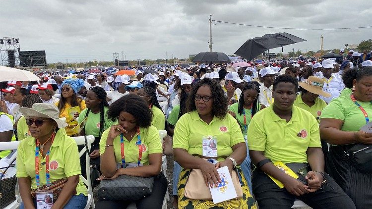 Delega&ccedil;&atilde;o de S&atilde;o Tom&eacute; e Pr&iacute;ncipe, em Angola para a visita do Papa