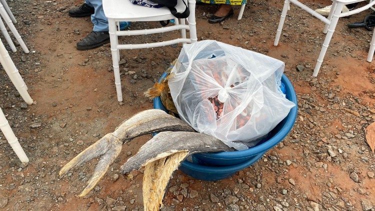 Peixe no Kilamba, a ser preparado para levar em oferta ao altar 