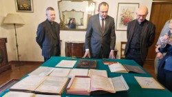Przekazanie pamiątek po ambasadorze Papée