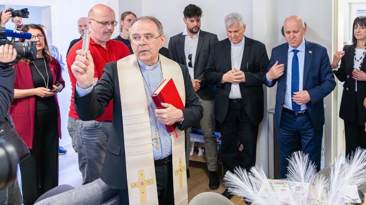 Blagoslov obnovljenih kuća u Petrinji (Foto: Sisačka biskupija)