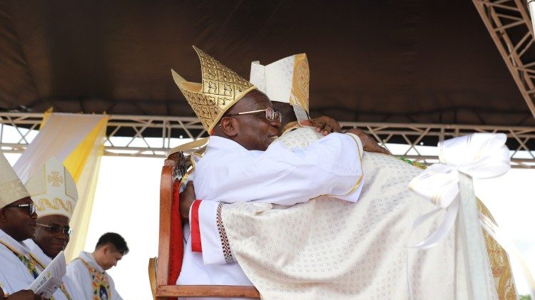 Mgr Darius acceuilli par ses pairs 