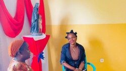 Sœur Marie-Pascaline avec madame Nouchka lors de la rencontre.