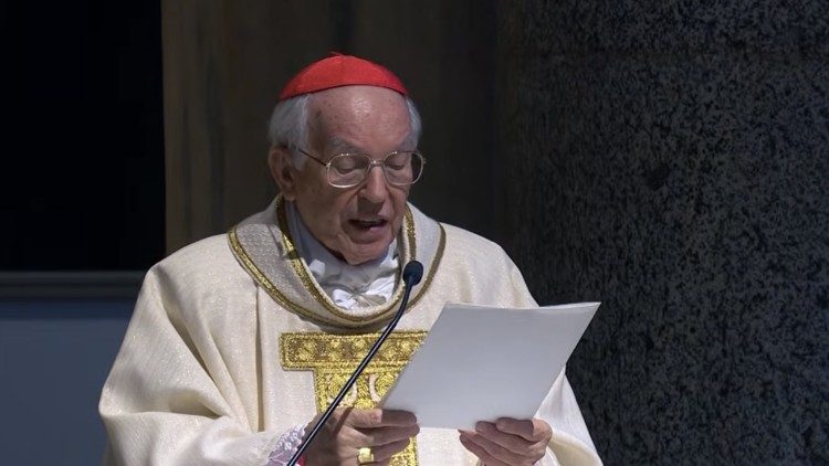 Il cardinale Re legge il messaggio di Papa Leone