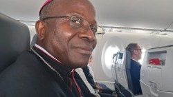 A visita do Papa a Angola é excelente - Dom Estêvão Binga, Bispo de Ganda, no voo de Saurimo para Luanda 