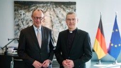 Bundeskanzler Friedrich Merz und Bischof Heiner Wilmer