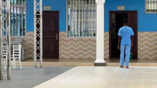 Nell’ospedale psichiatrico di Malabo, segno di prossimit&agrave; ai pi&ugrave; fragili